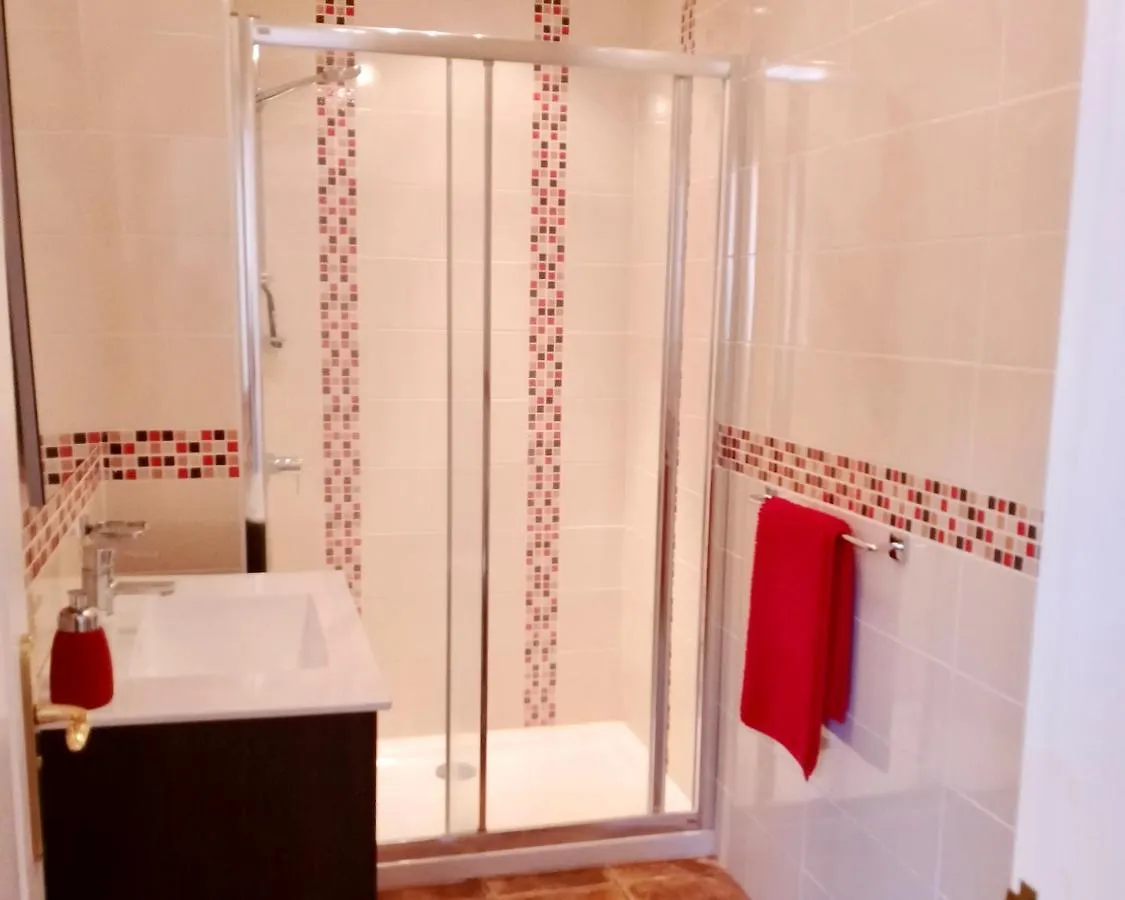 Villa Consuelo - Quiet Location Close To Resorts Buzanada