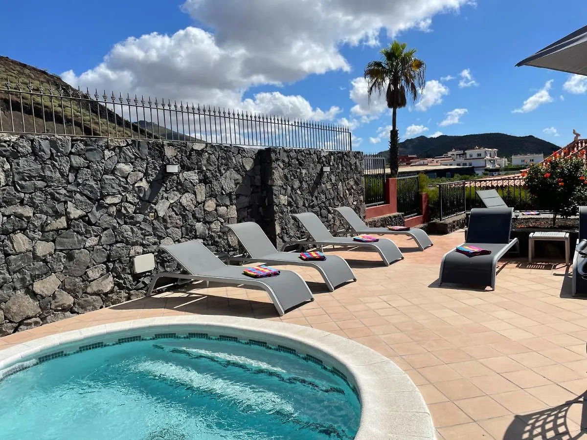 Villa Consuelo - Quiet Location Close To Resorts Buzanada