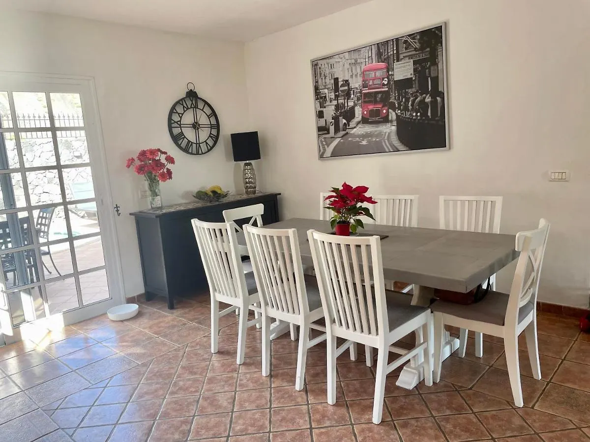 Villa Consuelo - Quiet Location Close To Resorts Buzanada