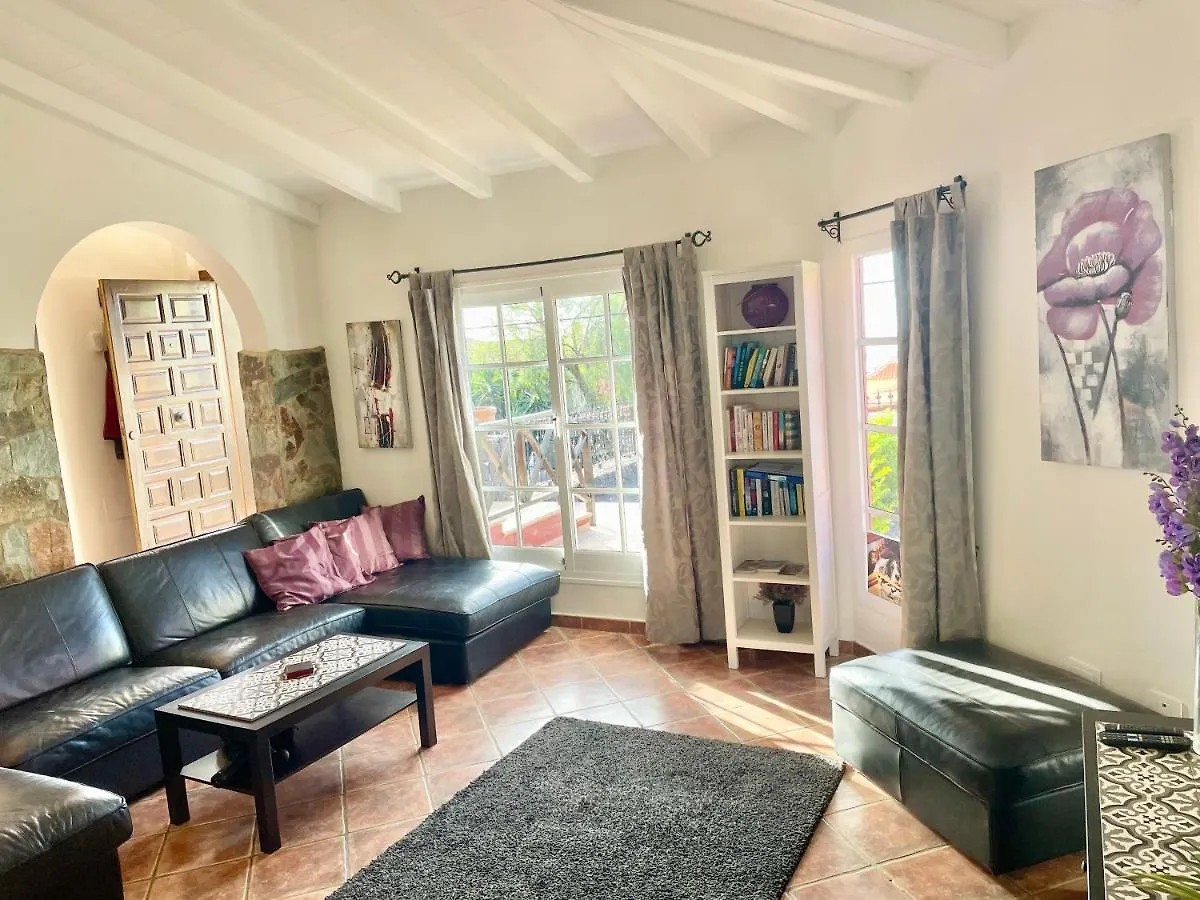 Villa Consuelo - Quiet Location Close To Resorts Buzanada 0*,