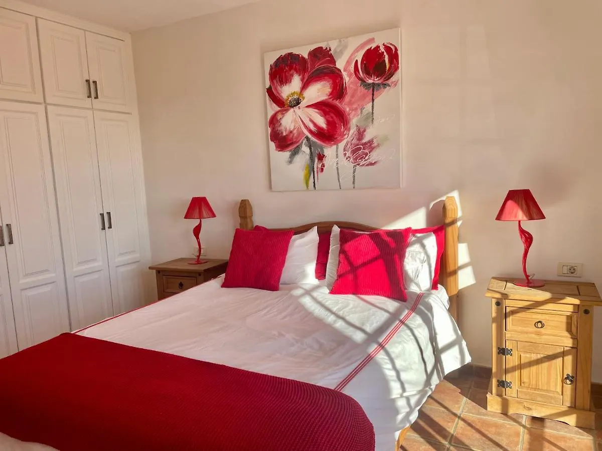 Villa Consuelo - Quiet Location Close To Resorts Buzanada